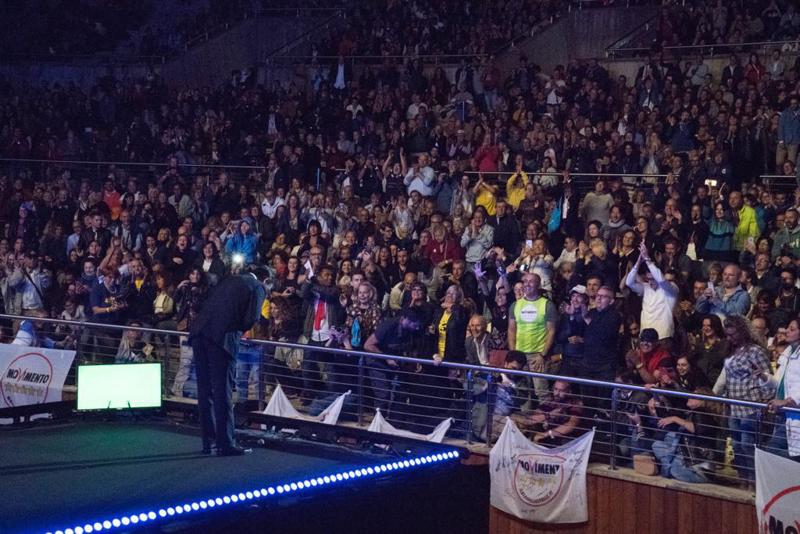 M5S, Di Maio: “Realizzeremo il programma”. Accoglienza da star per Conte M5S, Di Maio: “Realizzeremo il programma”. Accoglienza da star per Conte
