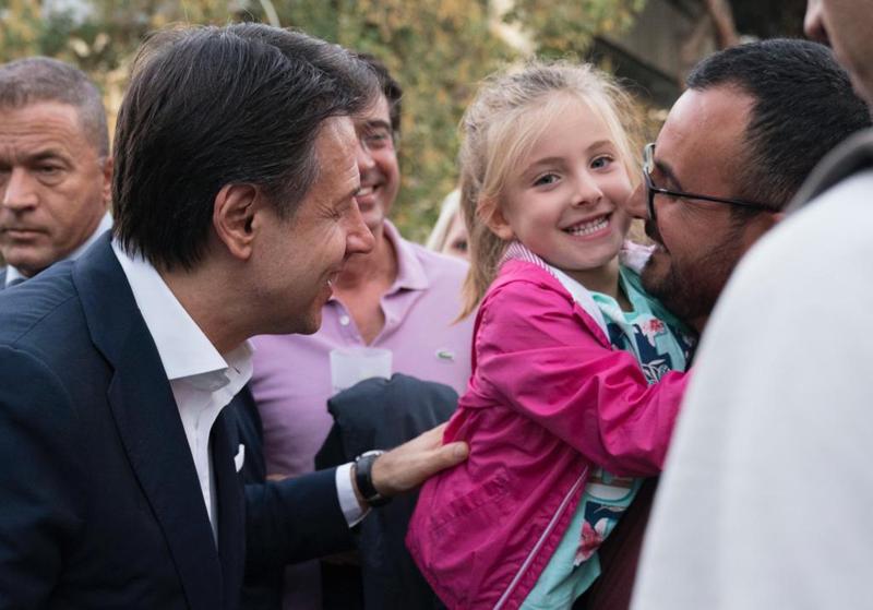 M5S, Di Maio: “Realizzeremo il programma”. Accoglienza da star per Conte M5S, Di Maio: “Realizzeremo il programma”. Accoglienza da star per Conte
