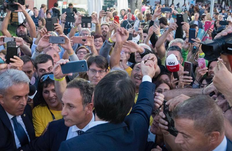 M5S, Di Maio: “Realizzeremo il programma”. Accoglienza da star per Conte M5S, Di Maio: “Realizzeremo il programma”. Accoglienza da star per Conte