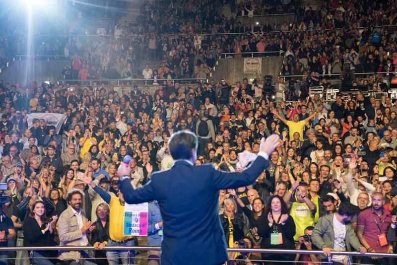M5S, Di Maio: “Realizzeremo il programma”. Accoglienza da star per Conte M5S, Di Maio: “Realizzeremo il programma”. Accoglienza da star per Conte