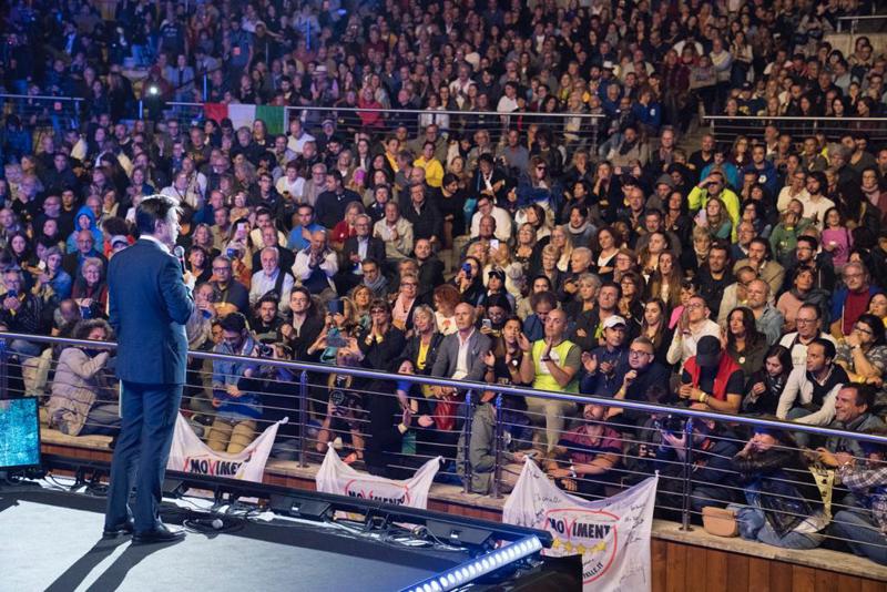M5S, Di Maio: “Realizzeremo il programma”. Accoglienza da star per Conte M5S, Di Maio: “Realizzeremo il programma”. Accoglienza da star per Conte