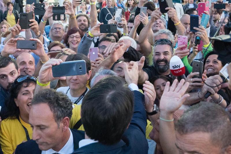 M5S, Di Maio: “Realizzeremo il programma”. Accoglienza da star per Conte M5S, Di Maio: “Realizzeremo il programma”. Accoglienza da star per Conte