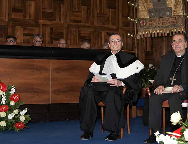 Mario Draghi riceve Laurea Honoris in Economia a Milano Uviversità Cattolica. Mario Draghi riceve Laurea Honoris in Economia a Milano Uviversità Cattolica.