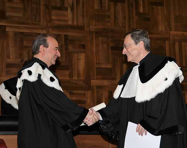 Mario Draghi riceve Laurea Honoris in Economia a Milano Uviversità Cattolica. Mario Draghi riceve Laurea Honoris in Economia a Milano Uviversità Cattolica.