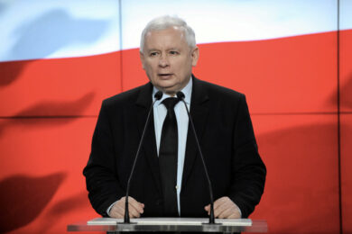 Elezioni Polonia risultati: Kaczynski tiene il potere. Ue piange, Meloni ride