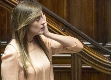 Maria Elena Boschi, bella come una dea ma invisa. Il futuro politico è scritto