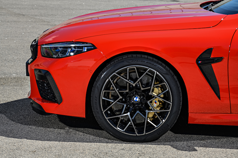 Pirelli presenta il nuovo P Zero Tailor Made per la BMW M8 Pirelli presenta il nuovo P Zero Tailor Made per la BMW M8