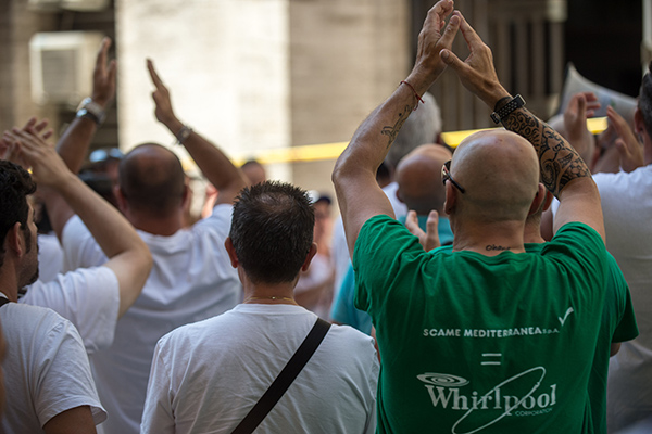 Whirlpool, tensione in fabbrica a Napoli. Furlan: “Riaprire subito il tavolo” Whirlpool, tensione in fabbrica a Napoli. Furlan: “Riaprire subito il tavolo”