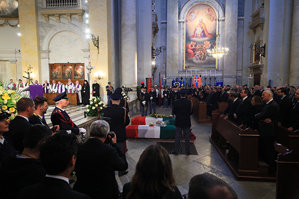 A Trieste i funerali degli agenti uccisi durante la sparatoria in questura