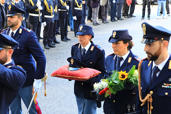 A Trieste i funerali degli agenti uccisi durante la sparatoria in questura