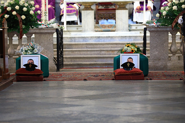 A Trieste i funerali degli agenti uccisi durante la sparatoria in questura