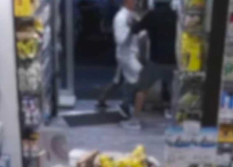 Rapina farmacia al Quarticciolo, arrestato 1 ora dopo. Il video della paura Rapina farmacia al Quarticciolo, arrestato 1 ora dopo. Il video della paura