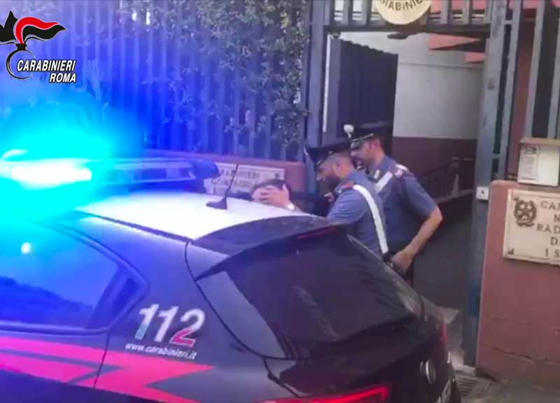 Rapina farmacia al Quarticciolo, arrestato 1 ora dopo. Il video della paura Rapina farmacia al Quarticciolo, arrestato 1 ora dopo. Il video della paura