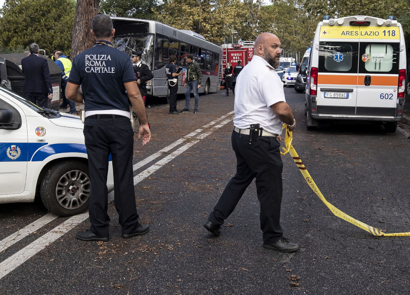 Bus Atac contro un albero: l’autista indagato dalla Procura per lesioni