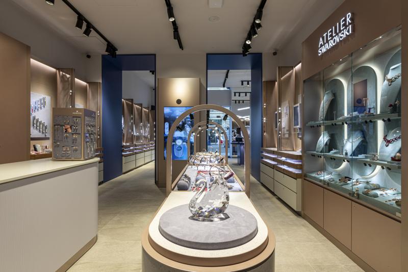 Swarovski, a Milano nasce il primo Crystal Studio dove puoi creare il tuo look