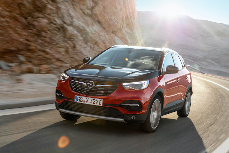 On Air la nuova campagna a 360 gradi di Opel Grandland X Hybrid4
