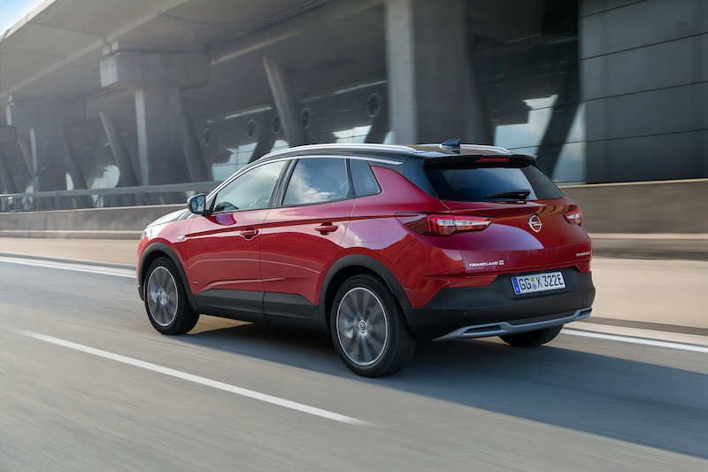 On Air la nuova campagna a 360 gradi di Opel Grandland X Hybrid4