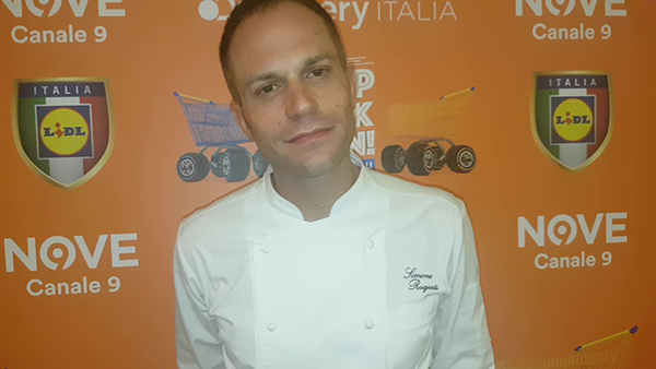 Simone Rugiati: “Con Shop Cook&Win vi spiego cosa mettere nel carrello della spesa” Simone Rugiati: “Con Shop Cook&Win vi spiego cosa mettere nel carrello della spesa”