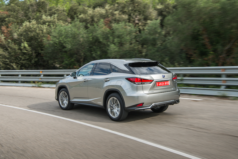 Lexus RX Hybrid, si rinnova e fissa nuovi standard