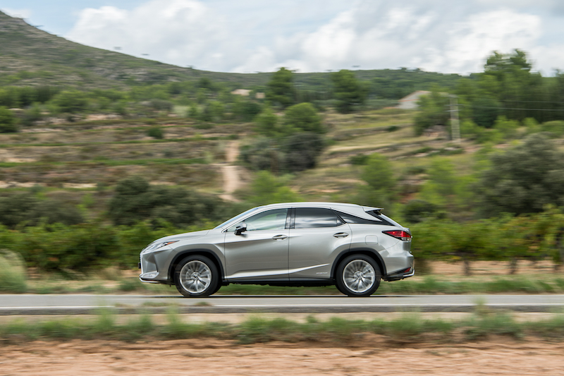 Lexus RX Hybrid, si rinnova e fissa nuovi standard
