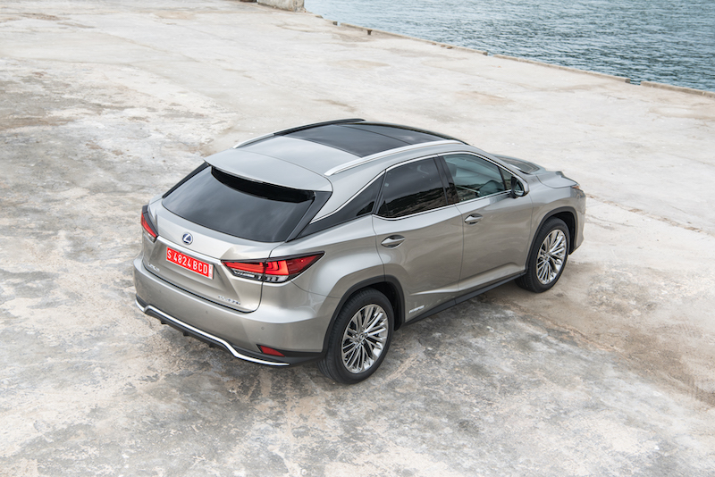 Lexus RX Hybrid, si rinnova e fissa nuovi standard