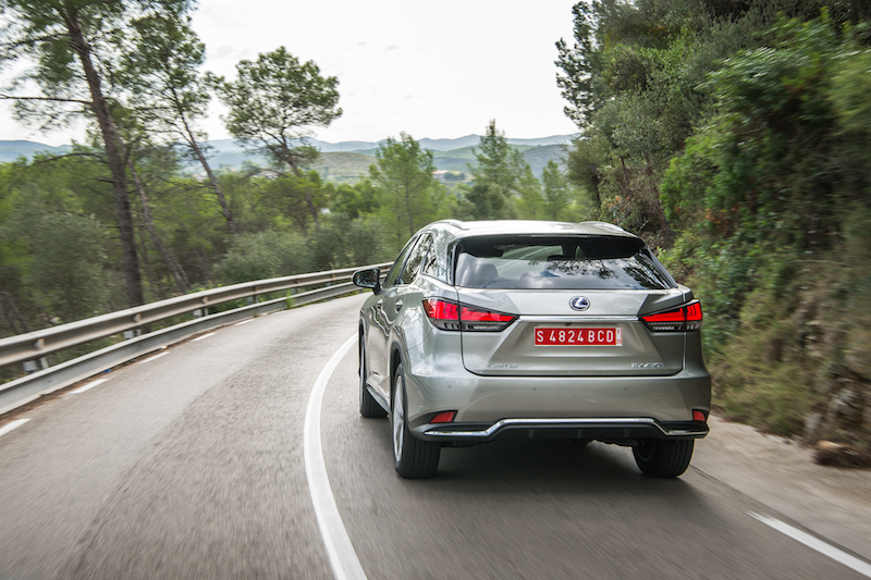 Lexus RX Hybrid, si rinnova e fissa nuovi standard