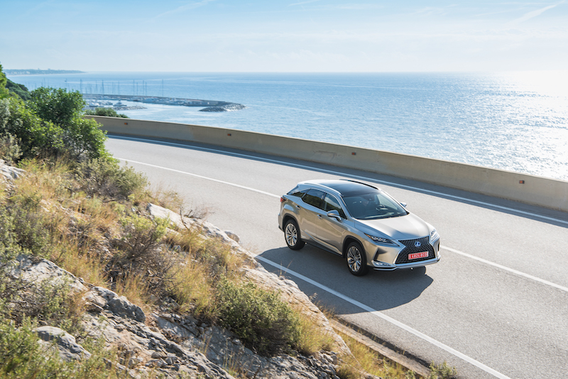 Lexus RX Hybrid, si rinnova e fissa nuovi standard