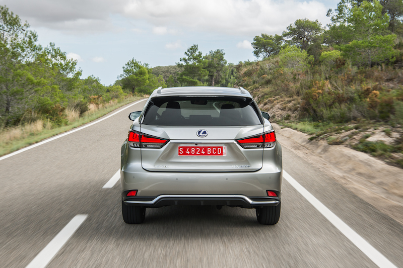 Lexus RX Hybrid, si rinnova e fissa nuovi standard