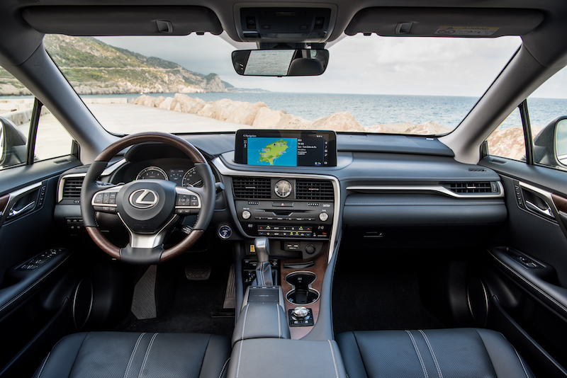 Lexus RX Hybrid, si rinnova e fissa nuovi standard