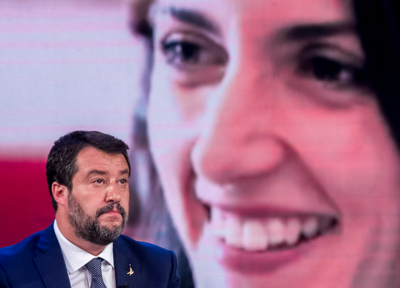 Via la Raggi da Roma, Salvini apre il “porta a porta” contro il sindaco M5S Via la Raggi da Roma, Salvini apre il “porta a porta” contro il sindaco M5S