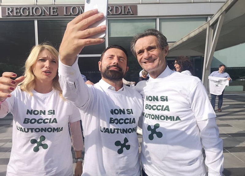 “L’Autonomia non si boccia”, flashmob Lega in Regione. FOTO “L’Autonomia non si boccia”, flashmob Lega in Regione. FOTO