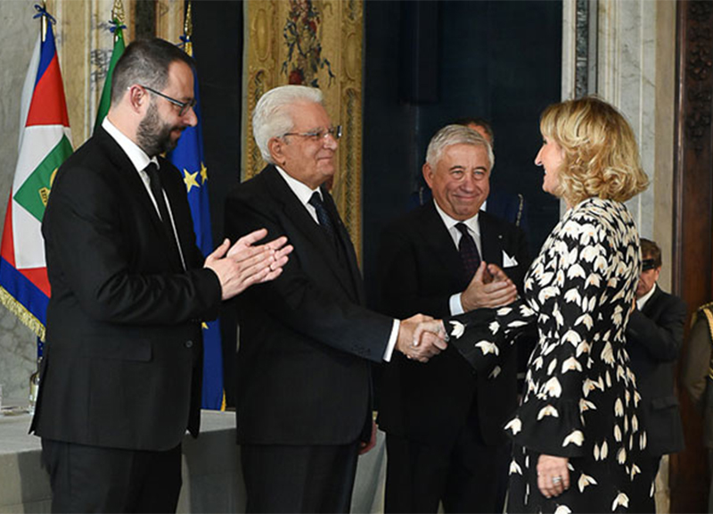 Ad Elisabetta Fabri l’insegna di Cavaliere dell’Ordine al Merito del Lavoro Ad Elisabetta Fabri l’insegna di Cavaliere dell’Ordine al Merito del Lavoro