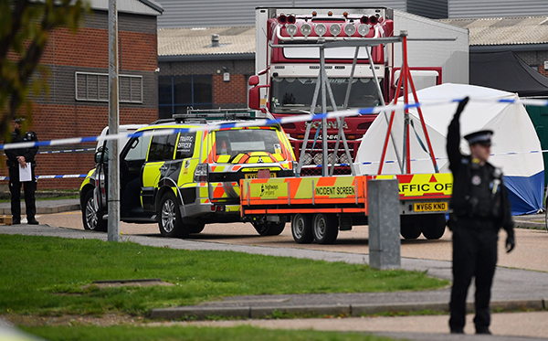 Inghilterra, 39 morti in un container a est di Londra. Arrestato 25enne Inghilterra, 39 morti in un container a est di Londra. Arrestato 25enne