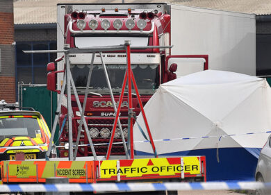 Inghilterra, 39 morti in un container a est di Londra. Arrestato 25enne