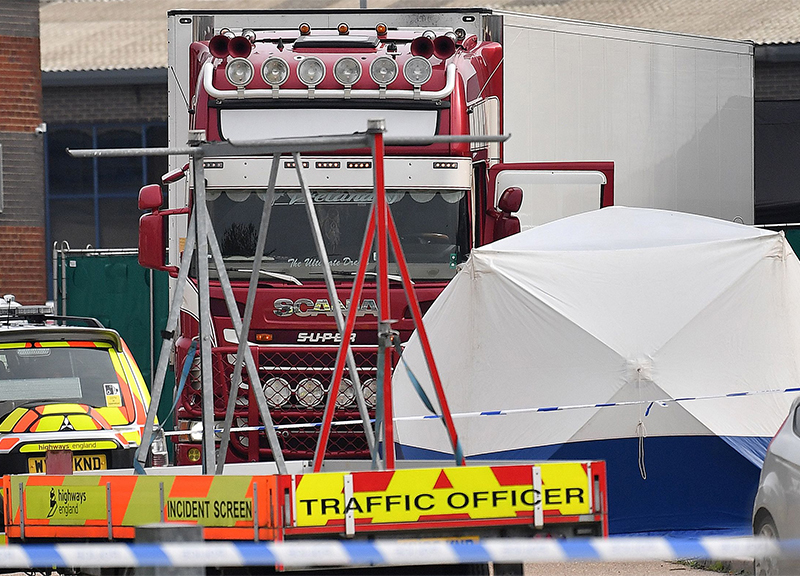 Inghilterra, 39 morti in un container a est di Londra. Arrestato 25enne Inghilterra, 39 morti in un container a est di Londra. Arrestato 25enne