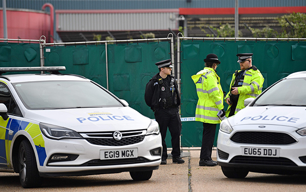 Inghilterra, 39 morti in un container a est di Londra. Arrestato 25enne Inghilterra, 39 morti in un container a est di Londra. Arrestato 25enne