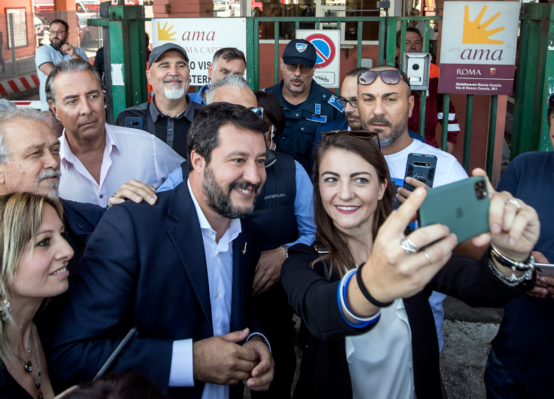 Salvini, il tour della monnezza è un flop: l’Ama lo caccia da Rocca Cencia