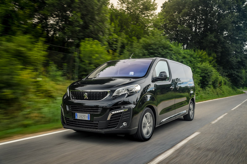 PEUGEOT Traveller, nuovo motore diesel  da 120 CV abbinata al cambio EAT 8