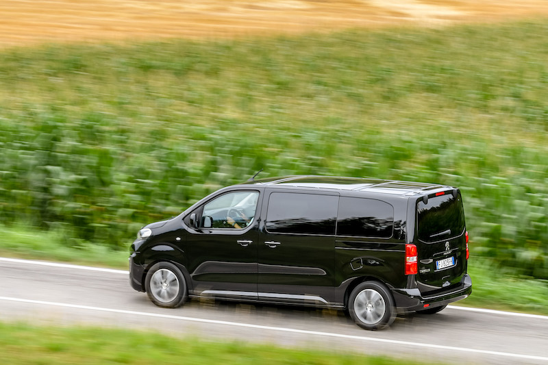 PEUGEOT Traveller, nuovo motore diesel  da 120 CV abbinata al cambio EAT 8