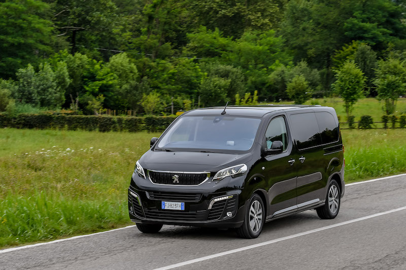 PEUGEOT Traveller, nuovo motore diesel  da 120 CV abbinata al cambio EAT 8