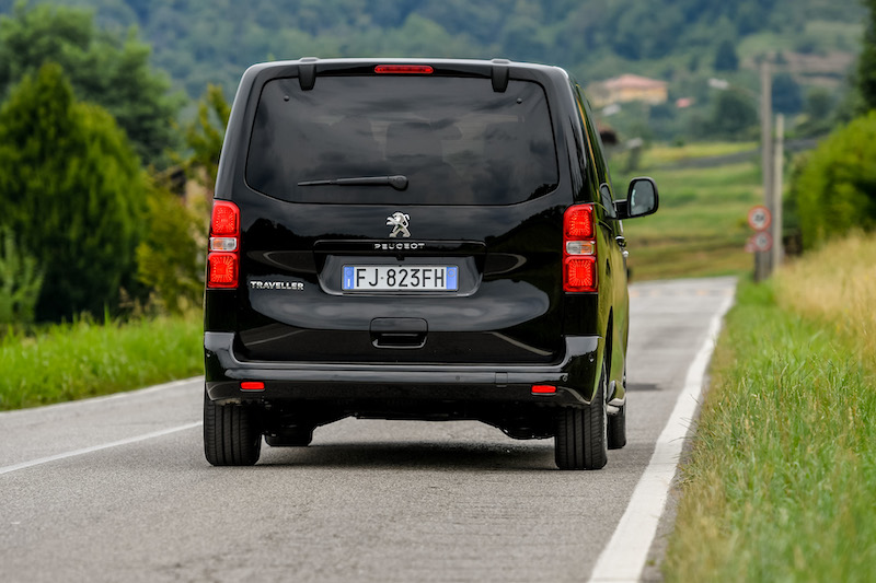 PEUGEOT Traveller, nuovo motore diesel  da 120 CV abbinata al cambio EAT 8