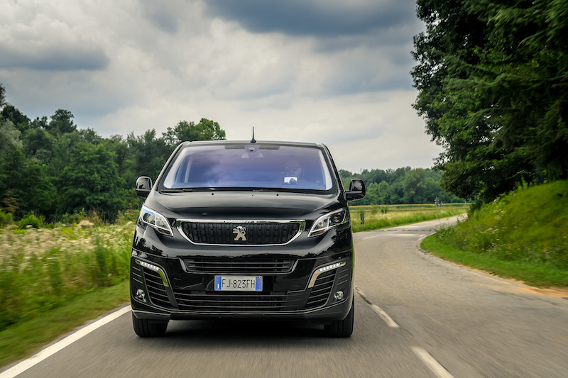 PEUGEOT Traveller, nuovo motore diesel  da 120 CV abbinata al cambio EAT 8