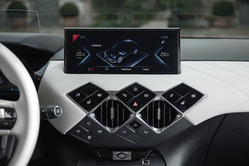 DS 3 Crossback E-TENSE: apre le porte al mondo dei veicoli elettrici DS 3 Crossback E-TENSE: apre le porte al mondo dei veicoli elettrici
