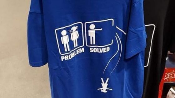 Violenza sulle donne, Carrefour: “Magliette erroneamente in vendita. Subito ritiro” Violenza sulle donne, Carrefour: “Magliette erroneamente in vendita. Subito ritiro”