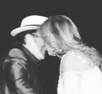Al Bano e Romina di nuovo insieme? Il bacio fa il giro del web-ULTIME NEWS
