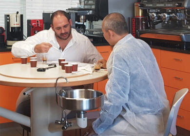 “Ma cosa hai messo nel caffè?”. Kimbo non ci sta ai voti dati da Report