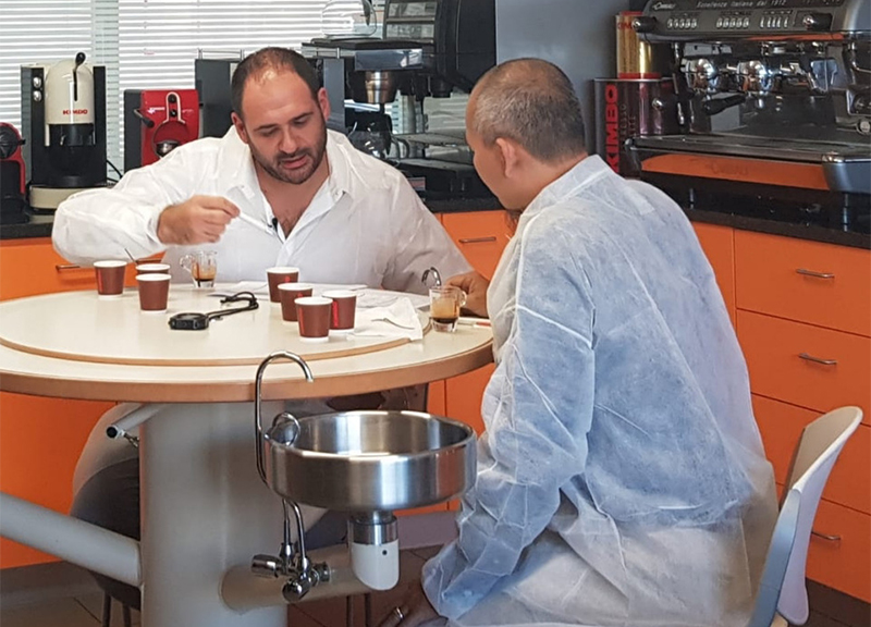 “Ma cosa hai messo nel caffè?”. Kimbo non ci sta ai voti dati da Report “Ma cosa hai messo nel caffè?”. Kimbo non ci sta ai voti dati da Report