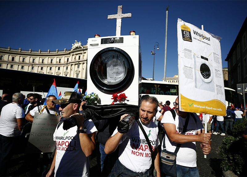 Whirlpool, Patuanelli: “Buona notizia, l’azienda ritira procedura cessione” Whirlpool, Patuanelli: “Buona notizia, l’azienda ritira procedura cessione”