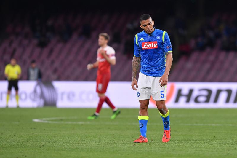 Napoli, Allan: distorsione al ginocchio. Napoli-Atalanta finisce in Parlamento Napoli, Allan: distorsione al ginocchio. Napoli-Atalanta finisce in Parlamento