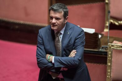 La fusione Fca-Psa piace alla Lega: “Lasciamo la decrescita felice ai 5S”